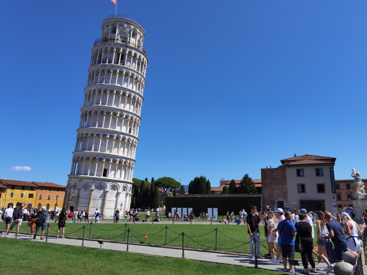 WARUM IST DER SCHIEFE TURM VON PISA SCHIEF